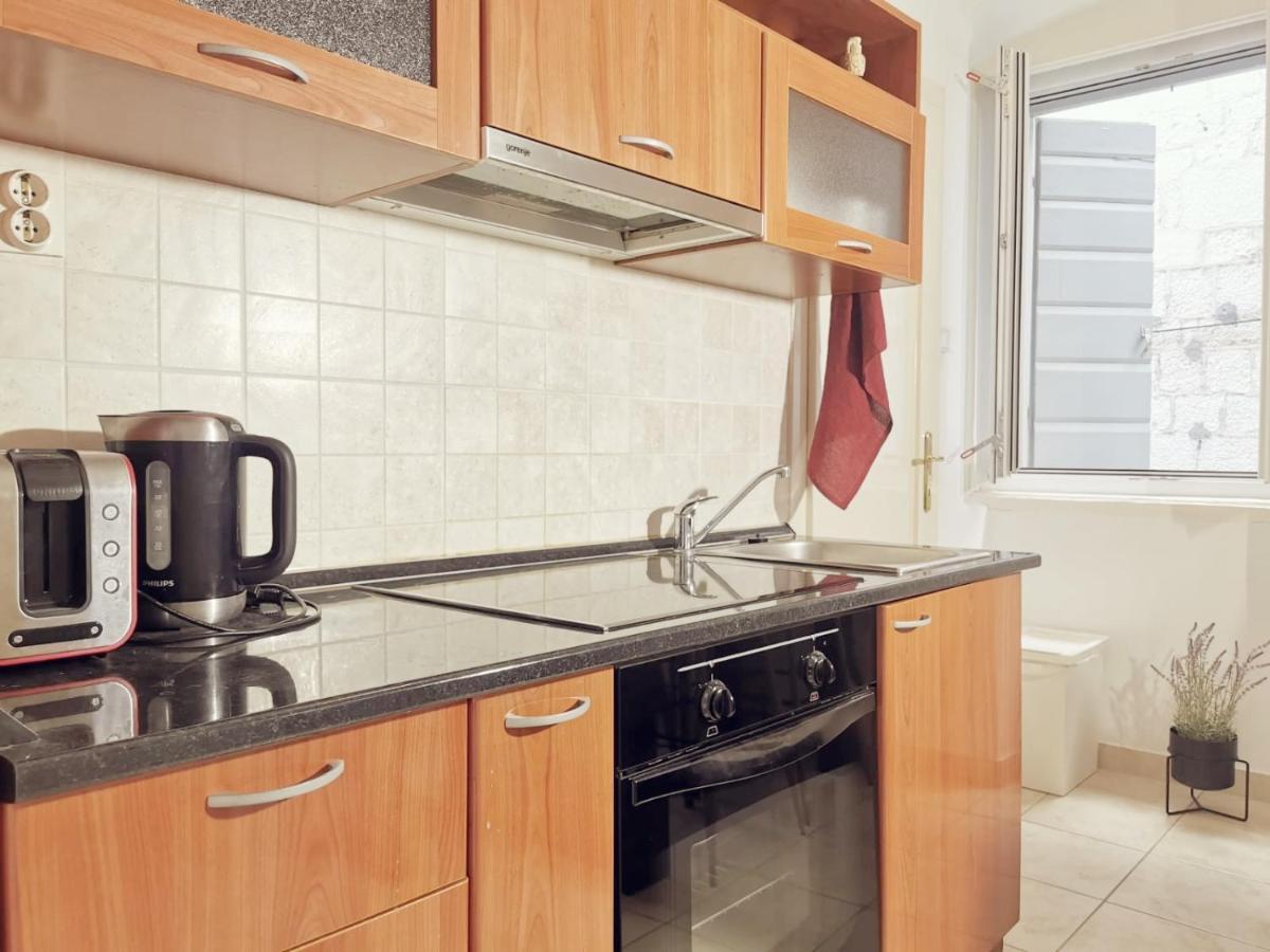 One Bedroom Apartment In The Old Town Сплит Екстериор снимка
